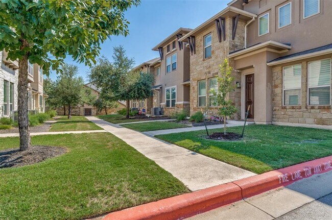 Foto del edificio - 13800 Lyndhurst St