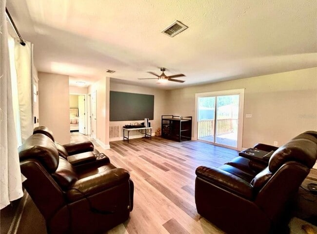 Foto del edificio - Charming 3BR House in Bunnell