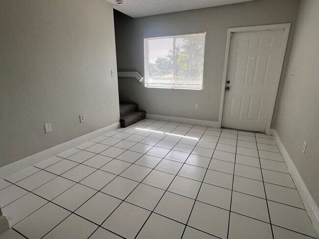 Foto del edificio - 3840 NW 115th Ave