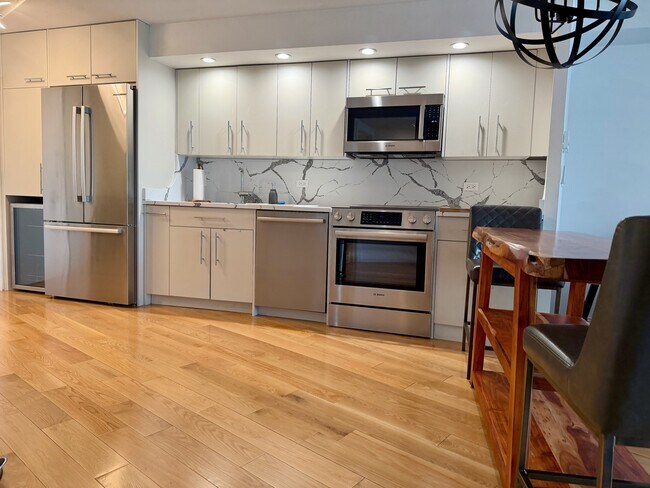 Foto del edificio - 300 N State St