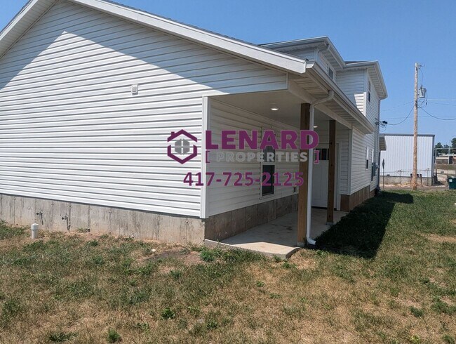 Foto del edificio - 2702 W Water St