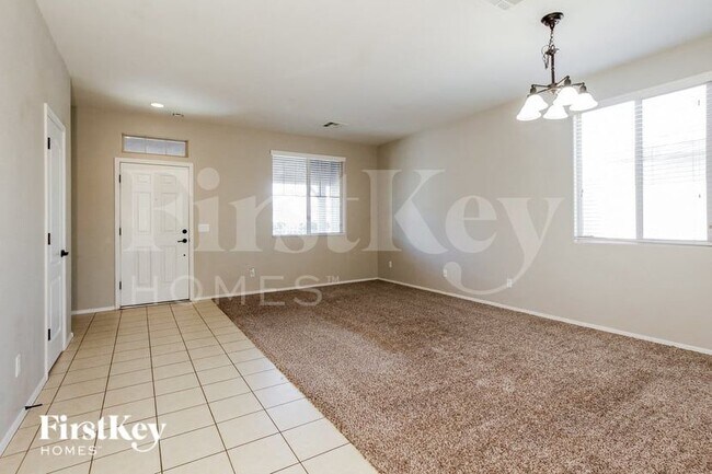 Foto del edificio - 17577 W Buchanan St