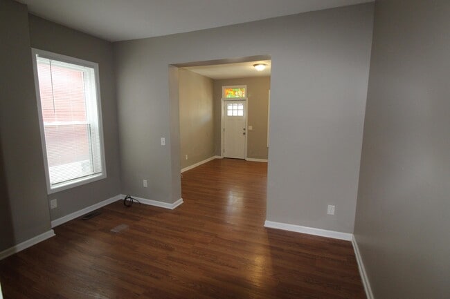 Building Photo - 392 N Garfield Ave