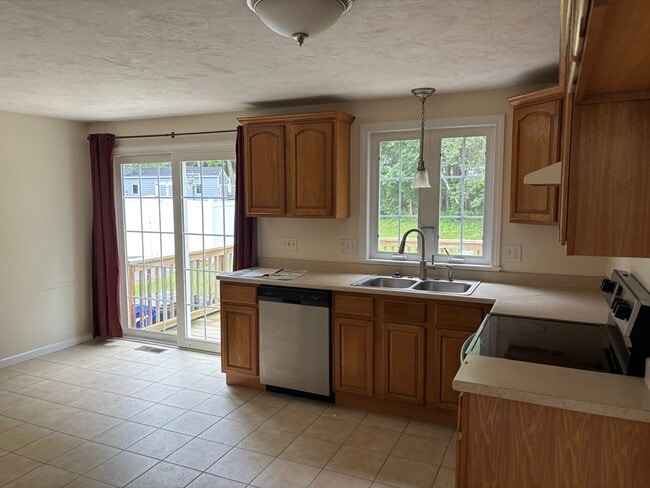 Building Photo - 10 Canali Dr