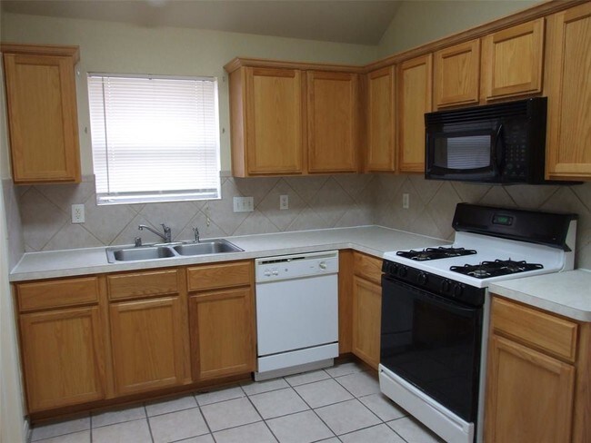 Building Photo - 4819 Edgegate Dr