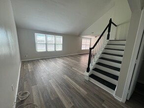 Building Photo - 135 Chaucer Rd