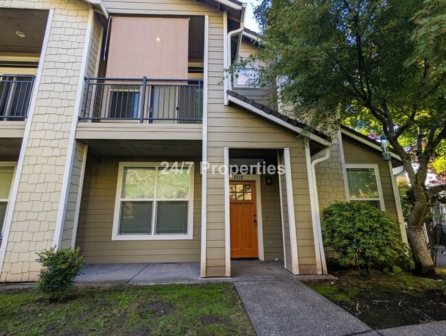 Building Photo - Corner 2BD I 2BA Townhome with Full Amenit...