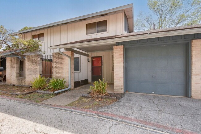 Foto del edificio - 5905 Little Creek Trail
