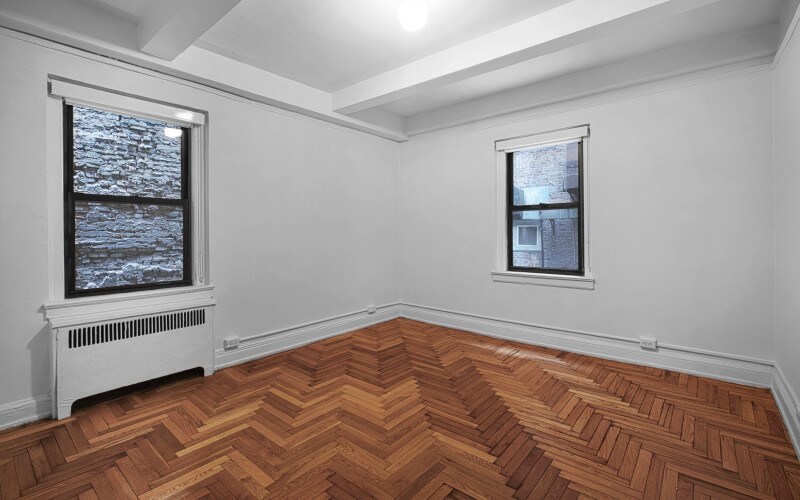 Primary Photo - 245 E 11th St