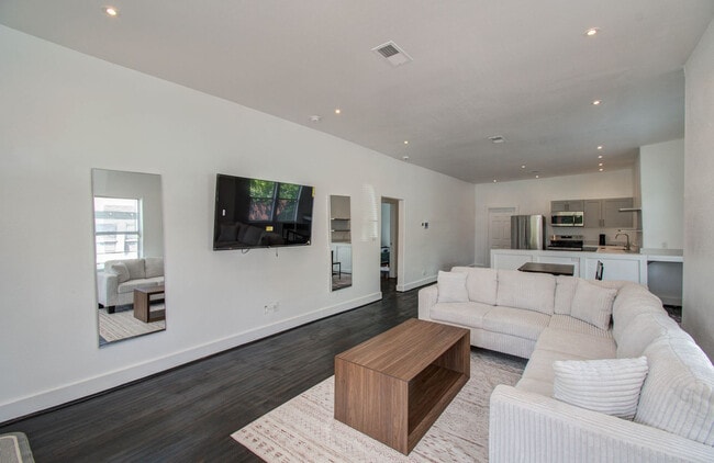 Building Photo - 3309 Webster St