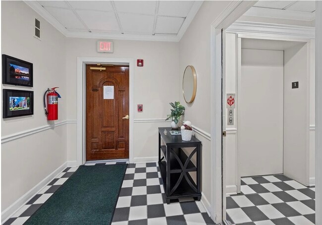 Front Entrance - 116 31st Ave N