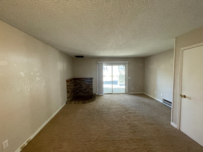 Foto del edificio - 2058 Clubhouse Way