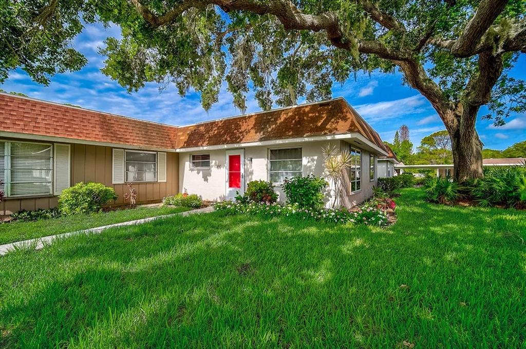 Foto principal - 1360 Grand Blvd