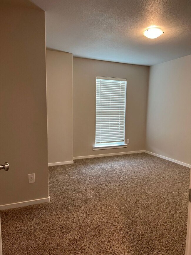 Building Photo - 1632 133rd St