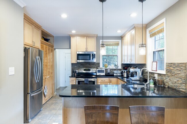 Foto del edificio - 4850 Crescent St