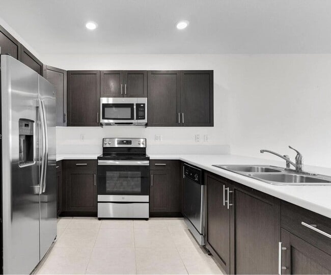 Building Photo - 10606 West 33rd Ct