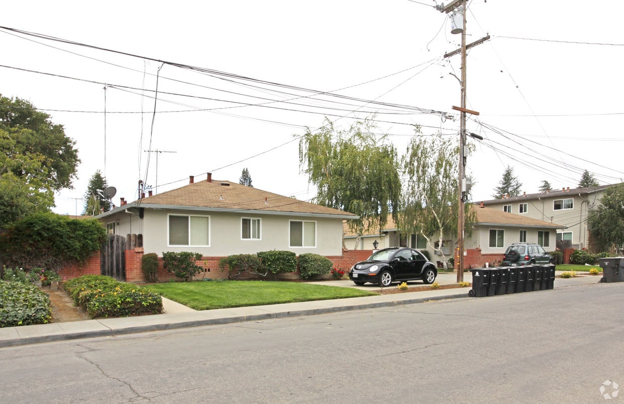 Primary Photo - 1329 Park Dr