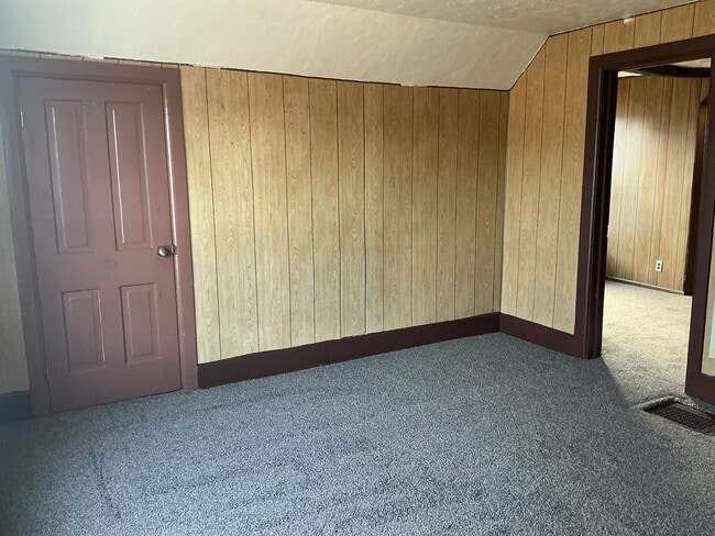 Foto del edificio - 1805 S 77th St