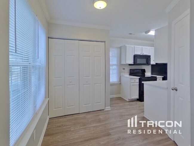 Foto del edificio - 1128 Summit Hills Dr