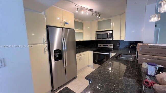 Foto del edificio - 1701 NE 191st St