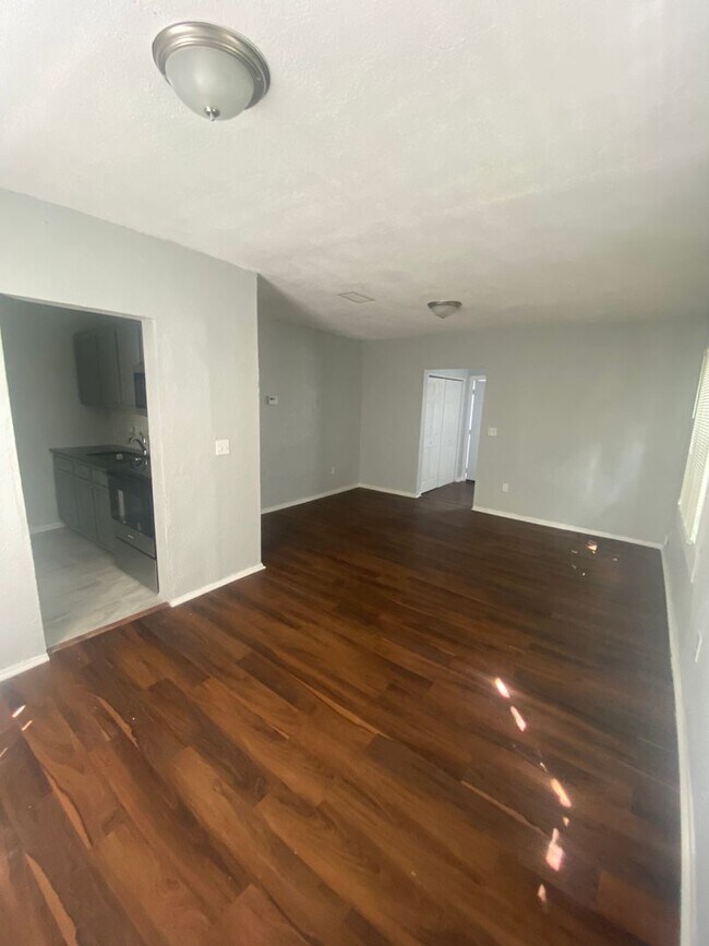 Building Photo - Beautiful 3 Bed 1 Bath