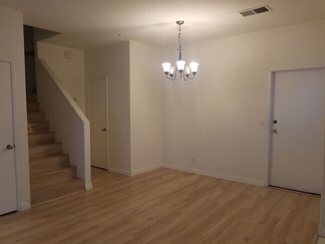 Building Photo - 7405 Western Bay Dr