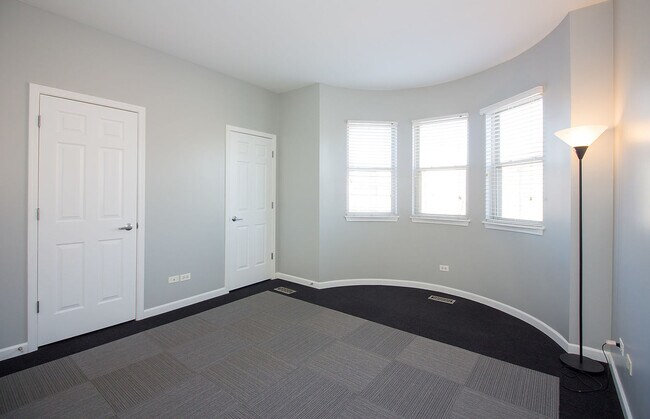 Foto del edificio - 719 W Evergreen Ave