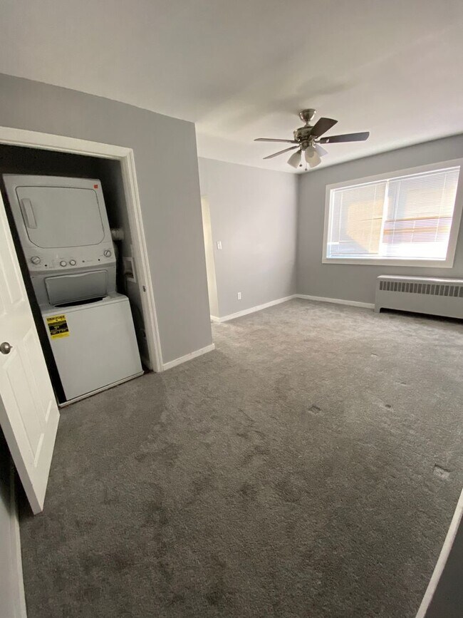 Foto del edificio - RENOVATED 2 BEDROOM IN THE HEART OF BLOOMFIELD!