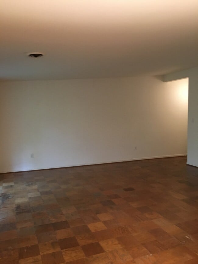 Building Photo - 10304 Rockville Pike