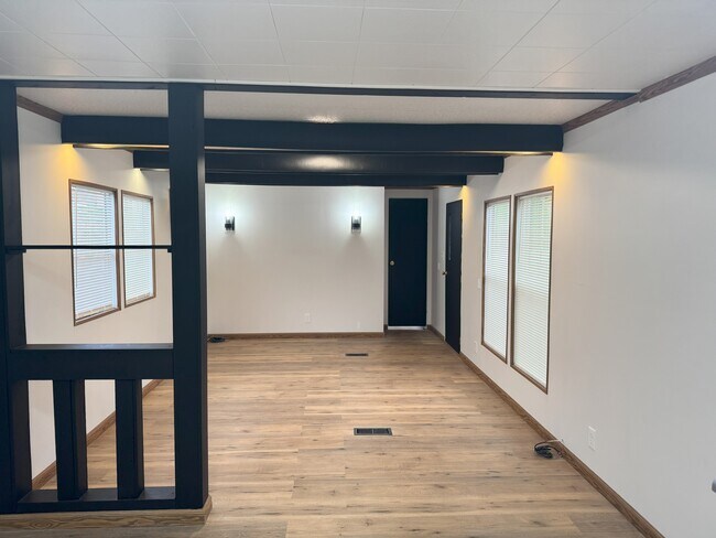 Foto del edificio - 622 Flinn Ave