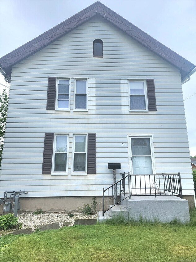 61 Brewer St Unit Second floor, East Hartford, CT 06118 Room for Rent