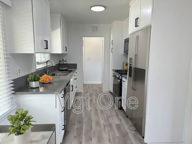 Foto del edificio - 15191 Yorba Ave