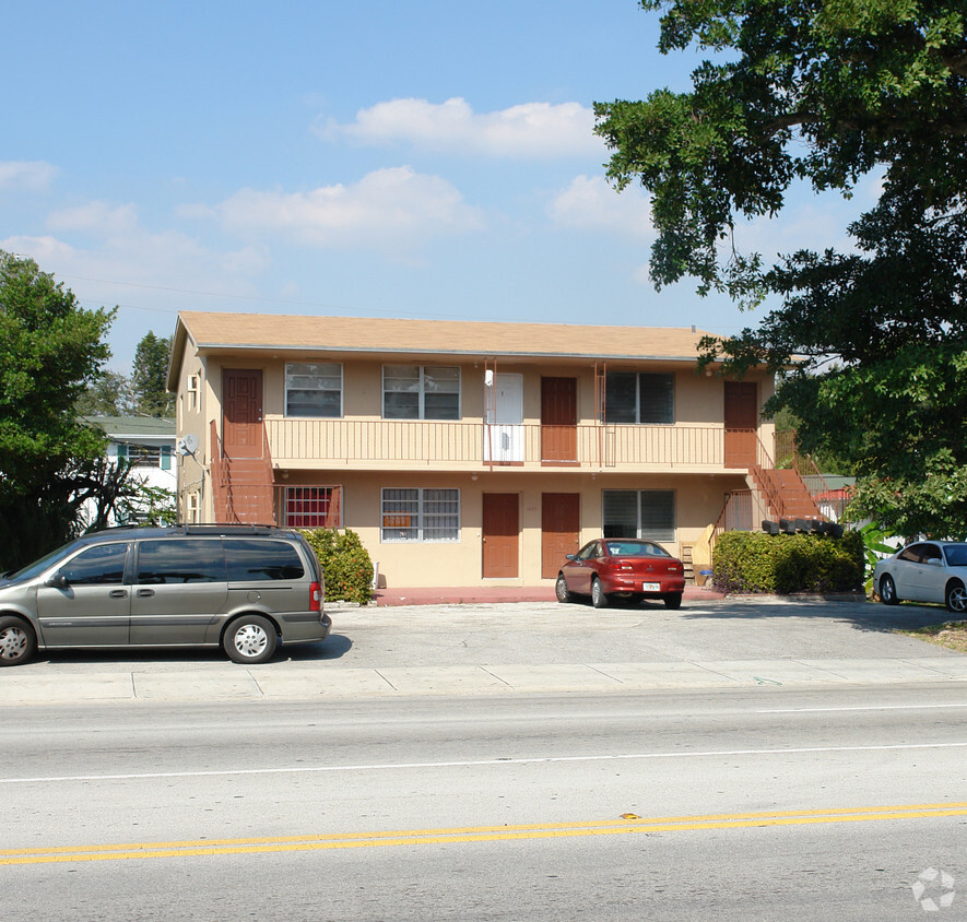 Foto principal - 1037 NW 95th St