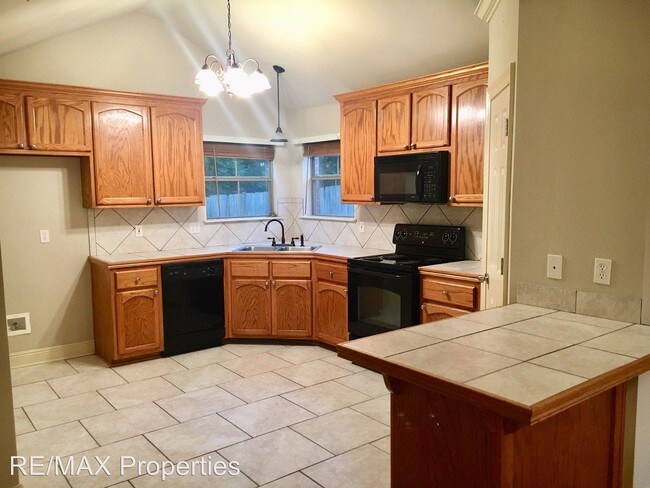 Building Photo - 3 br, 2 bath House - 12218 Springvalley