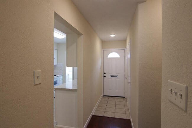 Building Photo - 443 Bendwood Dr