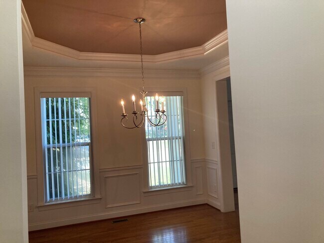 Building Photo - 510 Blue Lake Dr