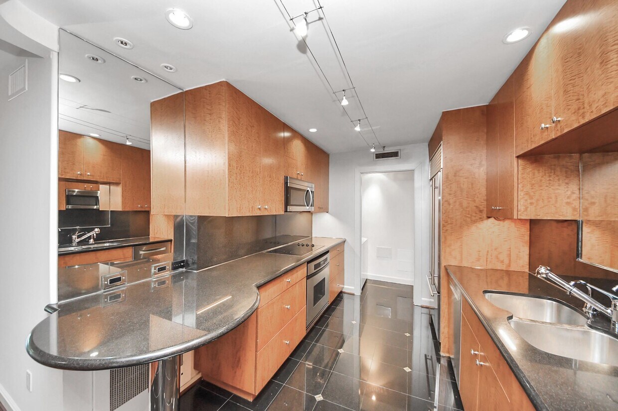 Foto principal - 5050 Ambassador Way