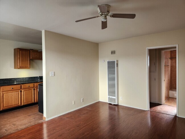 Foto del edificio - 1226 Gower N St