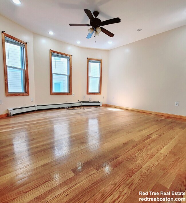 Foto del edificio - 28-30 Spaulding St