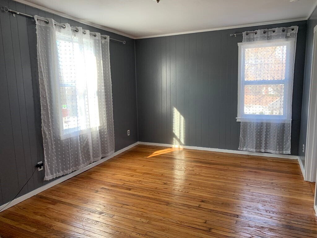 140 Pinehurst Ave Unit 2, Swansea, MA 02777 Room for Rent in Swansea