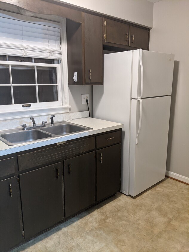 Primary Photo - 2555 Glenmary Ave