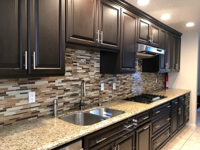 Kitchen photo 1 - 2108A Ernest Ave