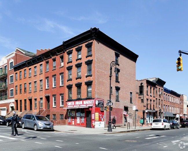 Building Photo - 298 Smith St