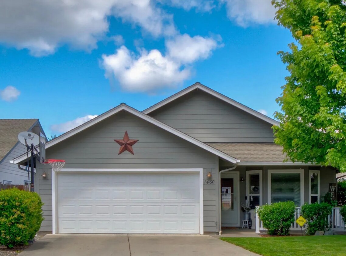 Exterior - 1460 Barney Fife Blvd