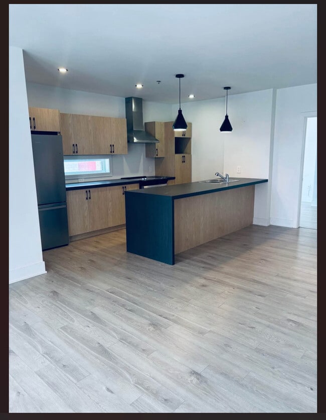 Building Photo - Le Centro