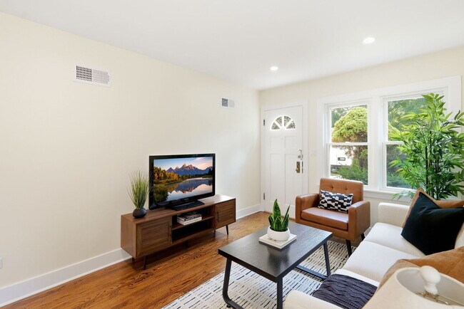 Building Photo - 4438 N Narragansett Ave