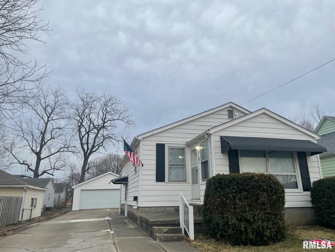 Primary Photo - 702 5th St