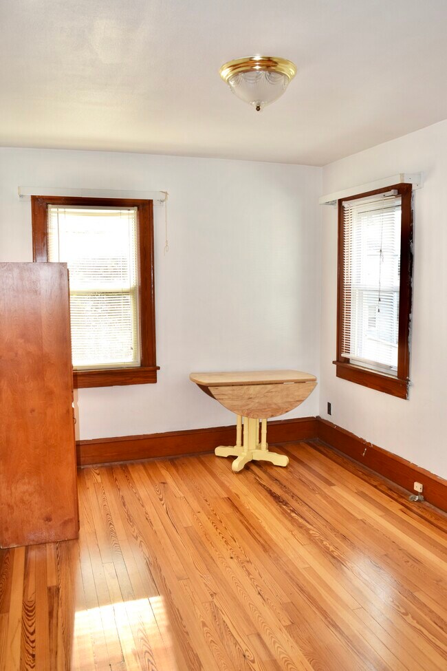 Building Photo - 9 Oaklawn Ave