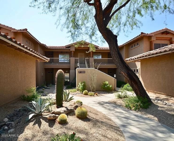 Corner Unit 2nd floor - 8880 E Paraiso Dr (Scottsdale, AZ)