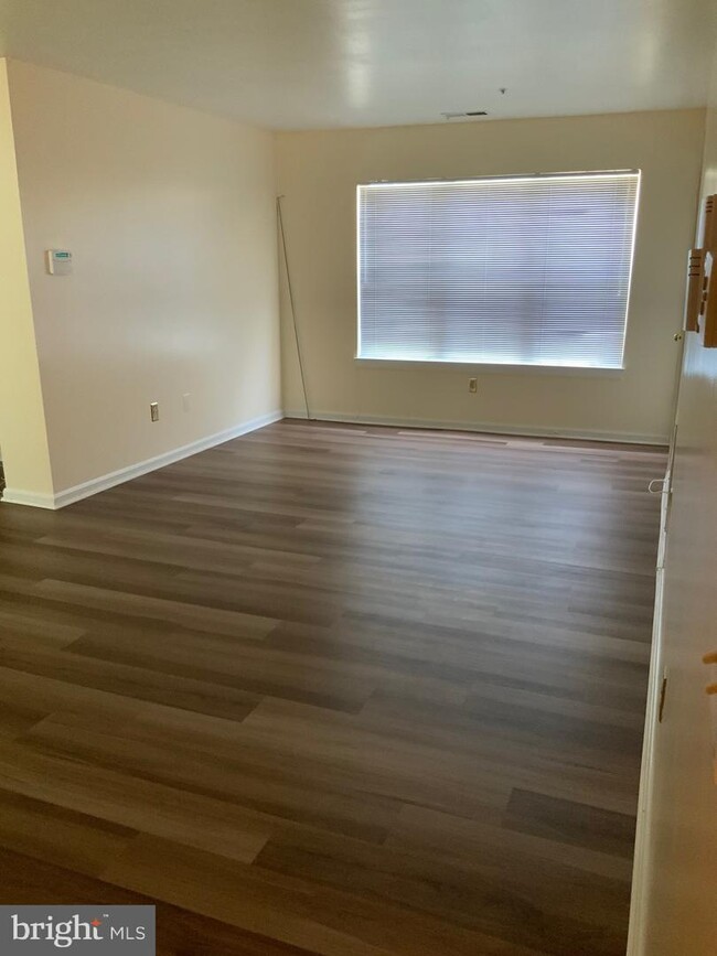 Building Photo - 8690 Devon Hills Dr